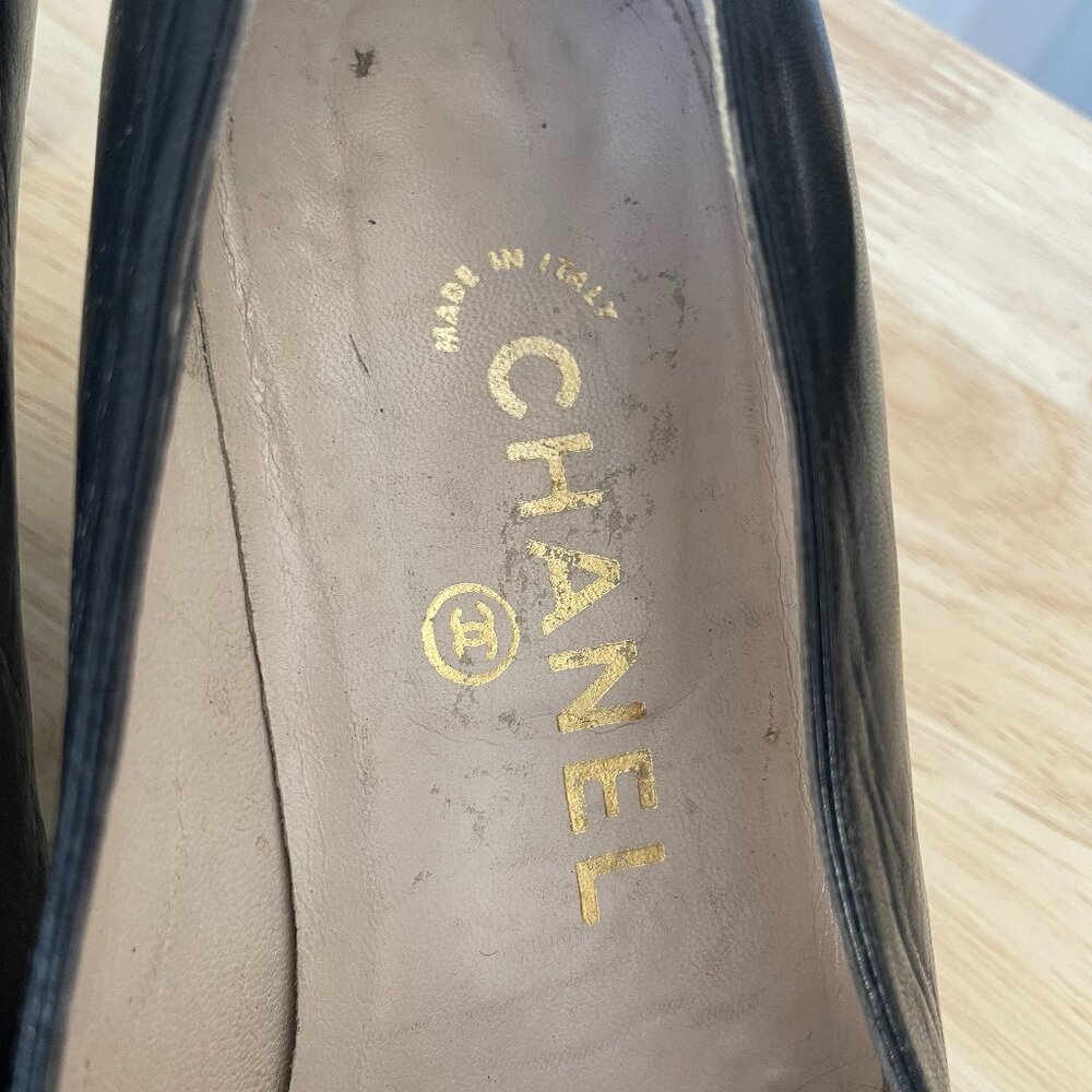 Vintage Chanel Black Leather Cap Toe Pumps - Size 38 - Picture 6 of 9
